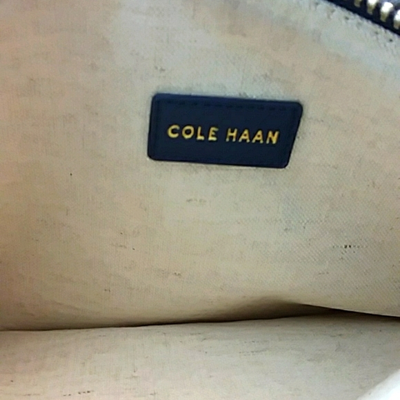 COLE HAAN WEAVE PATTERN WRISTLET NAVY AND CREAM - Picture 5 of 6